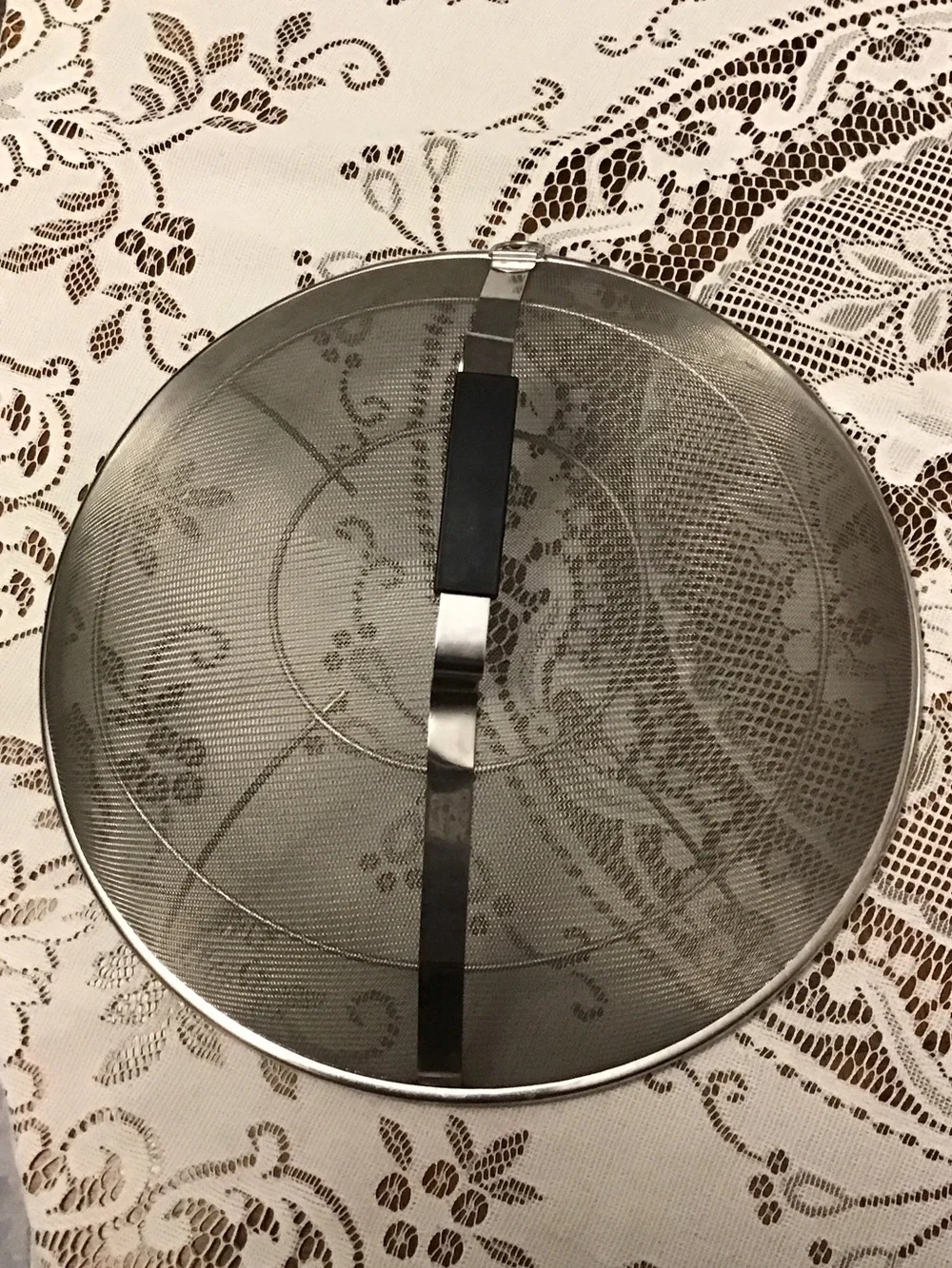 Universal Stainless Steel Mesh Splatter Screen - Black Handle